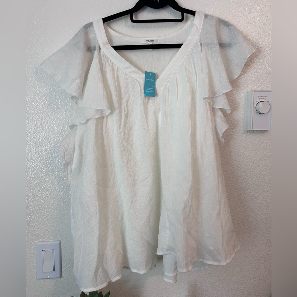 gauzy  white short sleeve blouse.